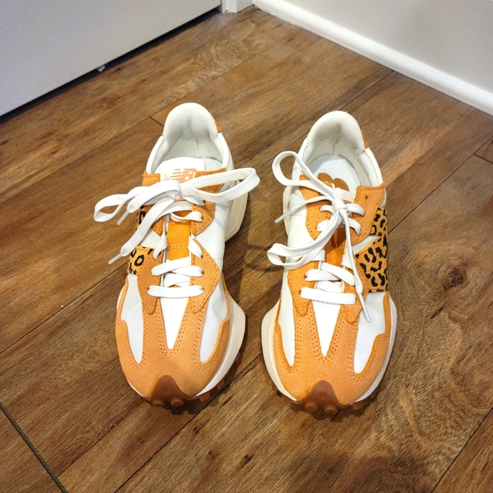New Balance 327 sneakers in tan and leopard